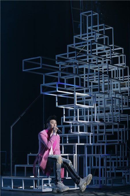 潘玮柏金榜演唱会,潘玮柏携新歌空降点唱厅