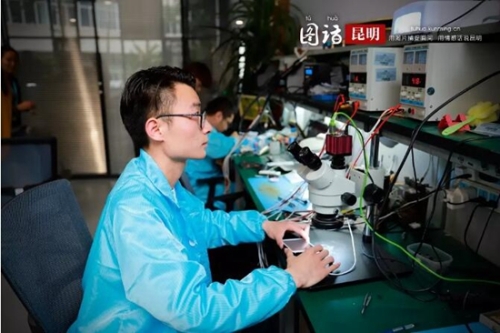 平凡岗位上的最美劳动者90后手机医生和快送员