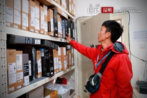 平凡岗位上的最美劳动者90后手机医生和快送员