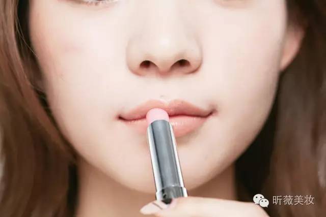 裸色系眼影棒,一盘眼影可以搞定全脸妆容推荐