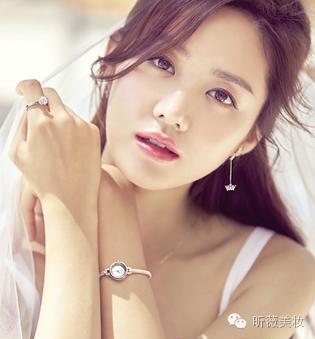 裸色系眼影棒,一盘眼影可以搞定全脸妆容推荐