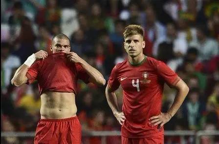 推杯·新面孔太多只能抛硬币