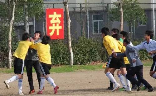 中国足球场打架,中国足球史上十大反击