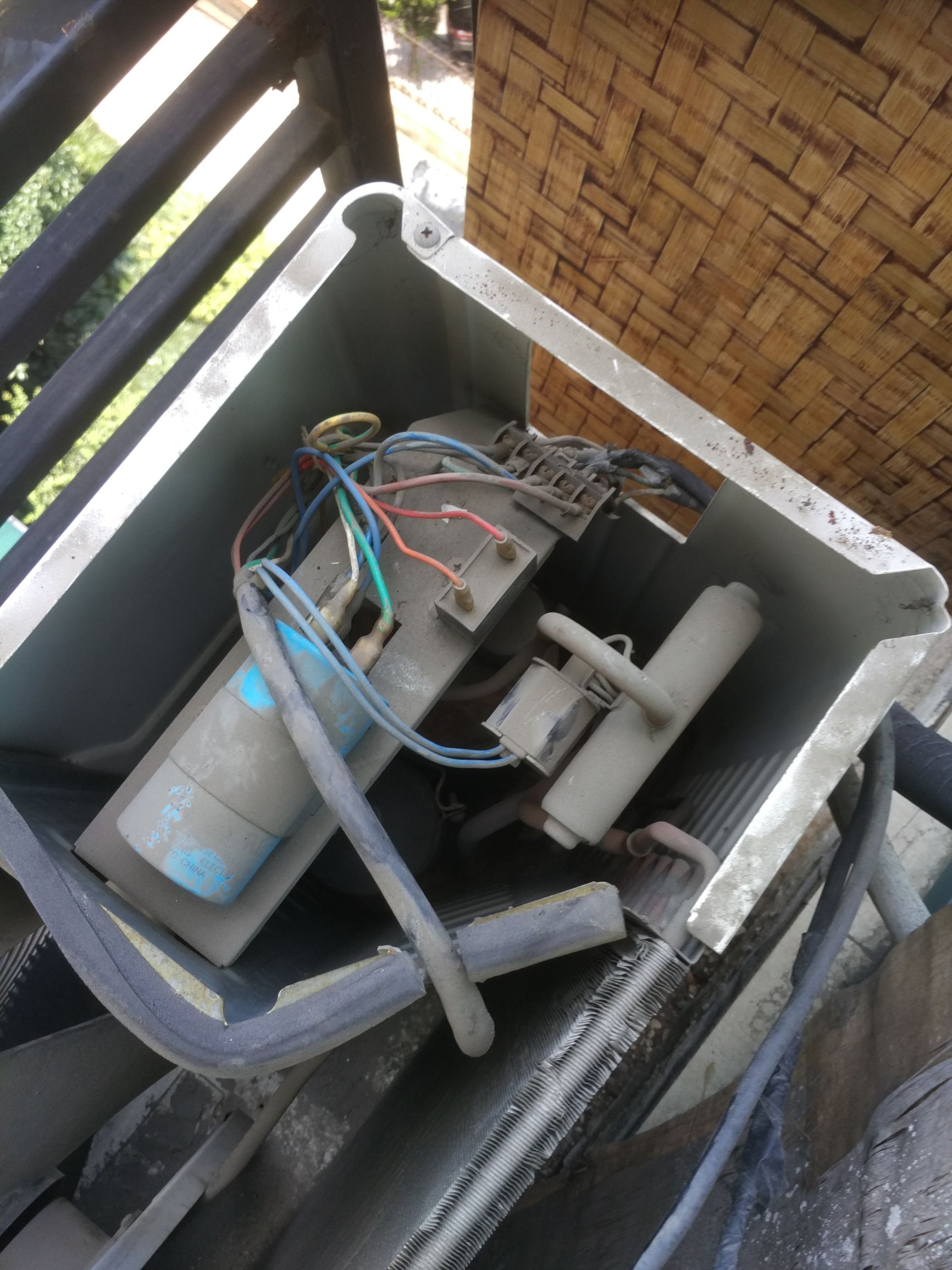 空调换电容的正确方法,给柜机空调加氟的操作流程