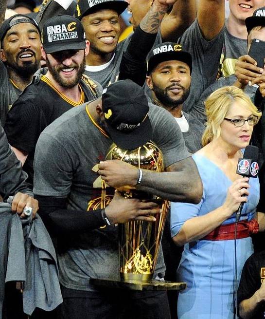 骑士pk勇士,骑士vs铠甲