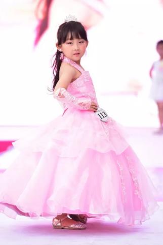 奥克斯广场杯菲尚·星方向少儿模特盛典青岛华丽落幕