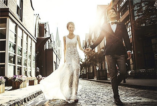 青海湖婚纱照外景街拍,室内婚纱照和外景婚纱照