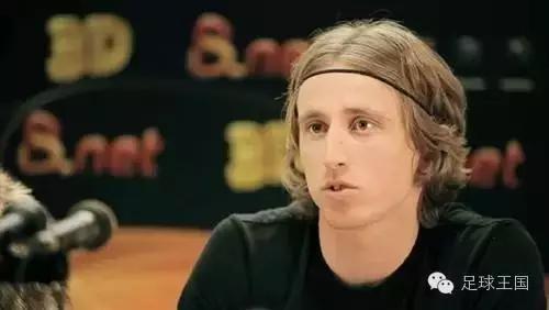 绝对巨星齐达内完整版,天下足球绝对巨星莫德里奇