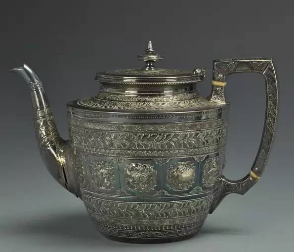 银壶和铁壶烧水泡茶区别,用银壶煮水好还是用银壶泡茶好