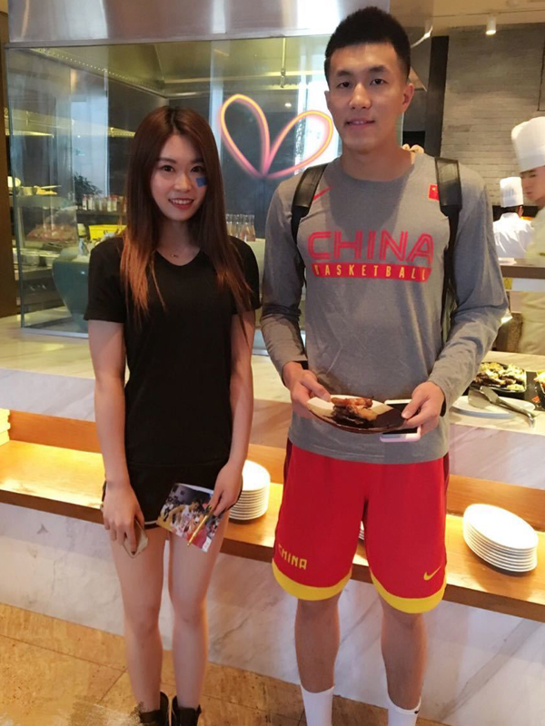 胸小惹的祸？这个空姐有颜值有身材却被男篮主力国手抛弃