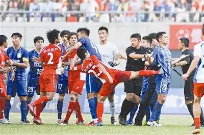 中国足球场打架,中国足球史上十大反击