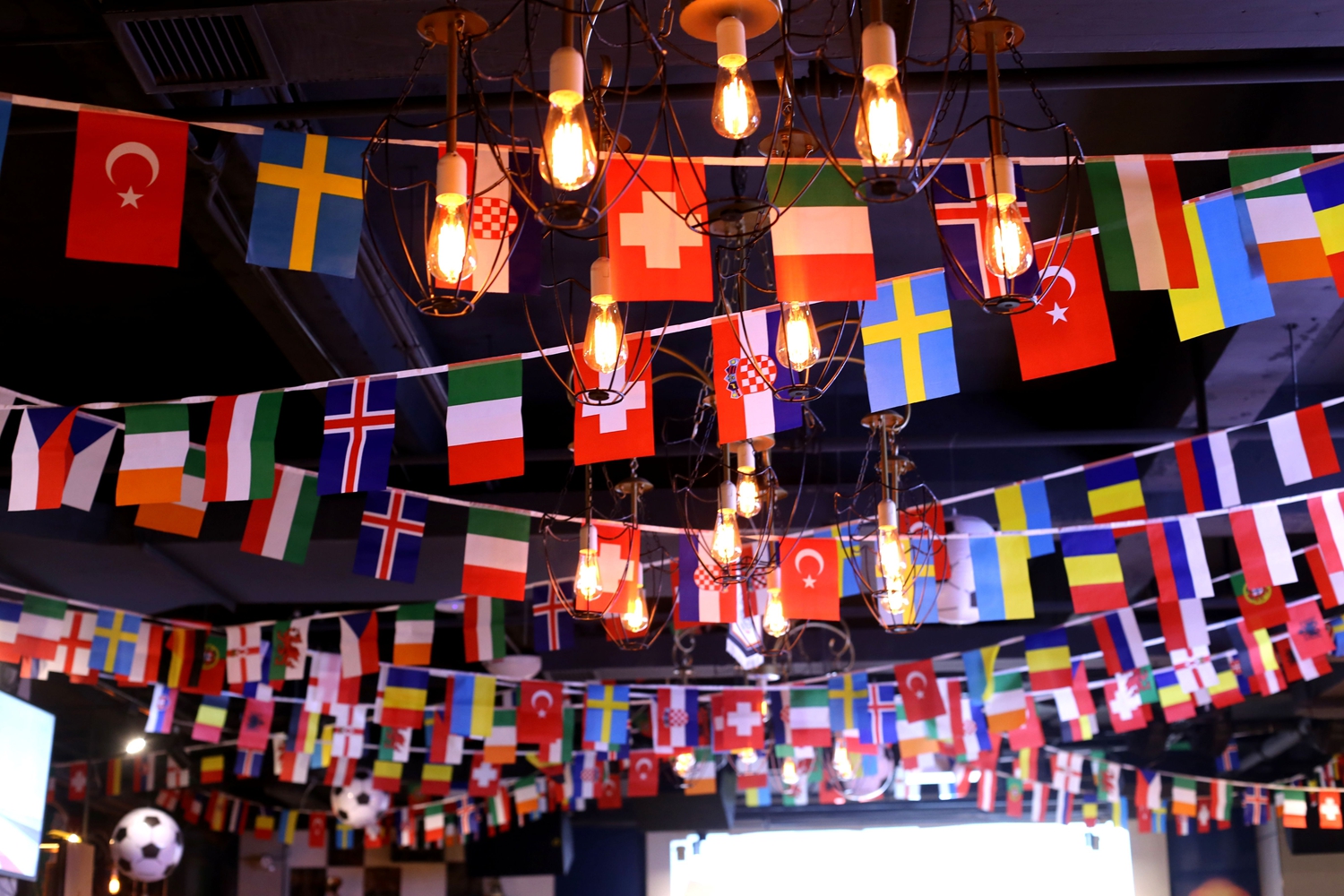 成都最正宗的球迷酒吧教你打开欧洲杯最正确的方式