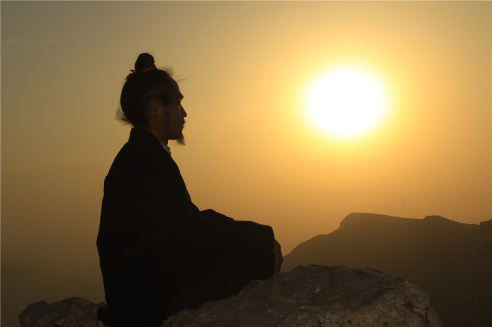 80后小伙隐居嵩山最高峰8年，怎么做到的？｜豫记