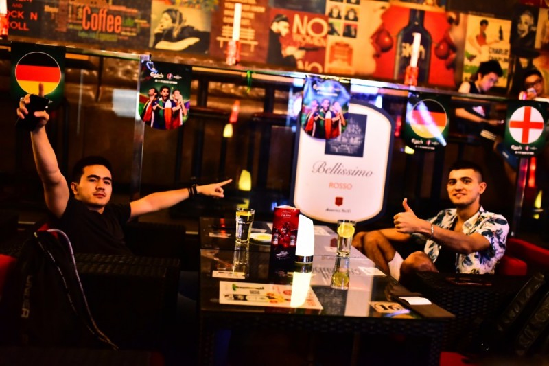 黑森林bar酒吧看欧洲杯,曲屏酒吧看欧洲杯