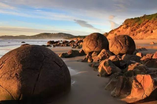 新西兰圆石图片,摩拉基大圆石龟背形成原因