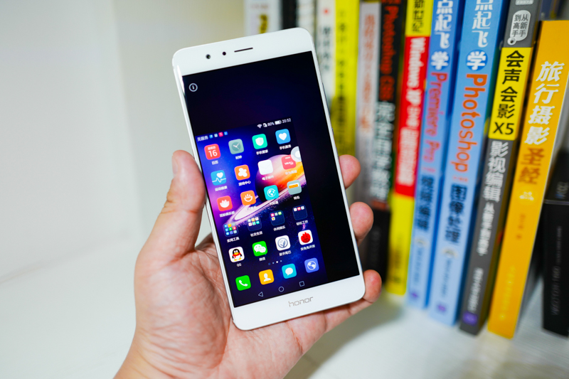 光荣v8是不是有两个配置,光荣v8pro续航怎么样