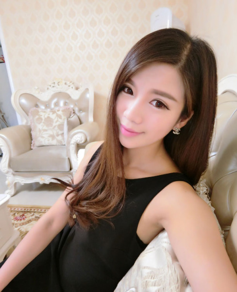 胸小惹的祸？这个空姐有颜值有身材却被男篮主力国手抛弃