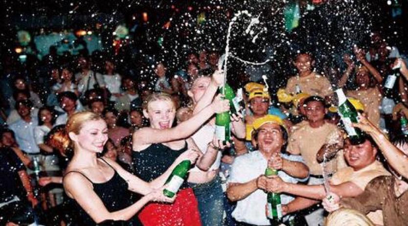 欧洲杯战火,欧洲杯战火正炽美洲杯行将启幕