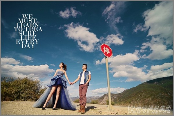 V2视觉婚纱摄影,自己拍照怎么拍复古婚纱写真