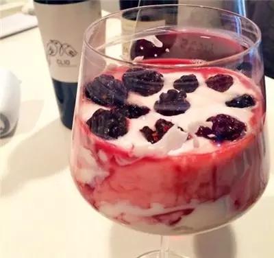 酸奶是疯了么、和谁都能有一腿、这么*交滥**真的好么？