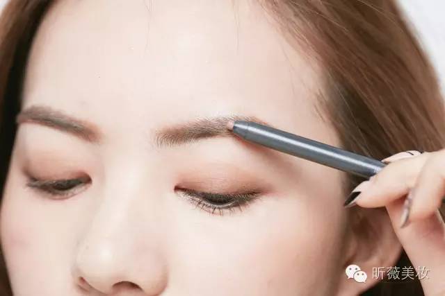 裸色系眼影棒,一盘眼影可以搞定全脸妆容推荐