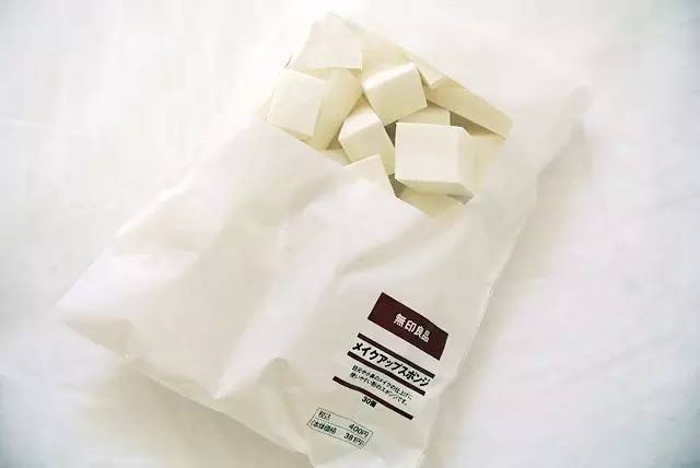 这些化妆小道具起了决定性作用！日本妹纸出门前没有它们可不行...