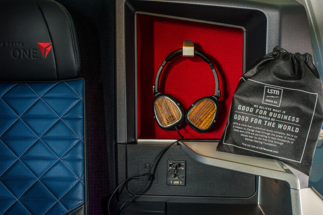 鍘荤編鍥藉弬鍔犲彉褰㈤噾鍒氬睍瑙堜細,杈剧編鑸┖娲诲姩