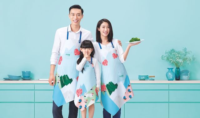 一个做酱油的找本土设计师做了几款围裙，不错啊