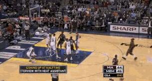 胯下运球回拉虚晃投篮,反胯下拉回晃倒防守球员细节