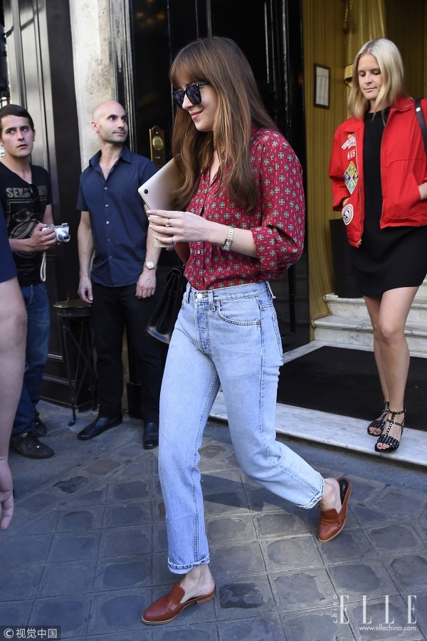 衬衫牛仔裤搭配高跟鞋,钟楚曦和张雪迎谁漂亮