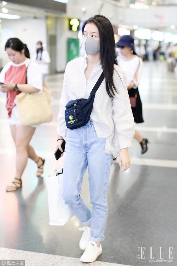 衬衫牛仔裤搭配高跟鞋,钟楚曦和张雪迎谁漂亮