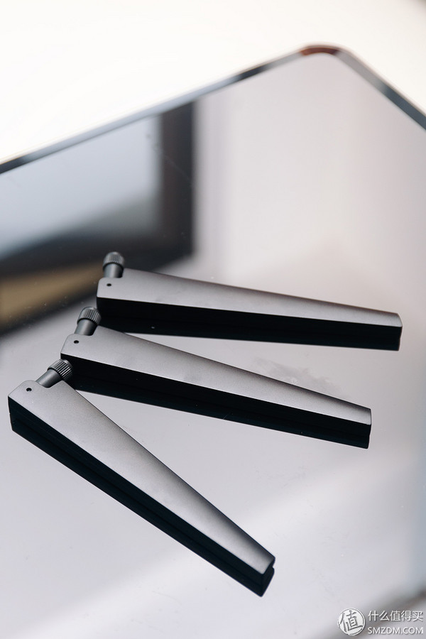 做工精良,外观大气,配置强悍~测NETGEAR美国网件Nighthawk夜鹰R6900别墅级无线路由