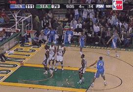 胯下运球回拉虚晃投篮,反胯下拉回晃倒防守球员细节