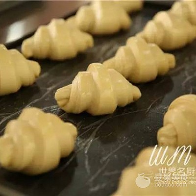 法国面包MOF大师独家配方，教你做正宗羊角面包