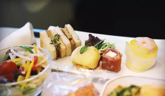 买机票为什么要等航空公司确认,订机票有选大航空公司的必要吗