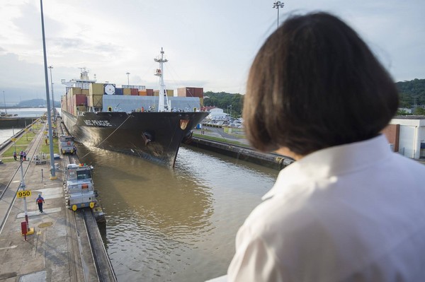 “重要位置”观礼靠P图？蔡英文“外交首秀”尴尬不止一点点