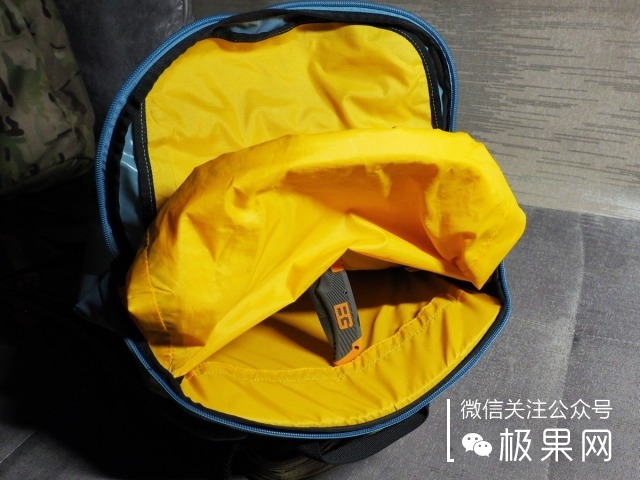 踏海淋雨还怕东西沾水？把东西装这个包全搞定