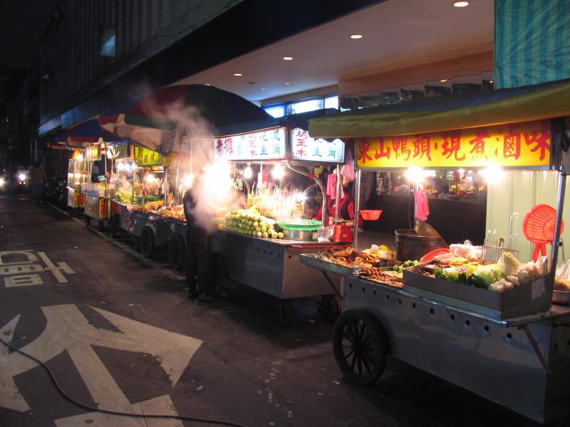 周黑鸭开袋即食鸭脖,周黑鸭多少钱一盒鸭脖