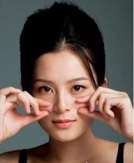 怎样有效快速简单的去除黑眼圈,怎样快速有效的去除黑眼圈及眼袋