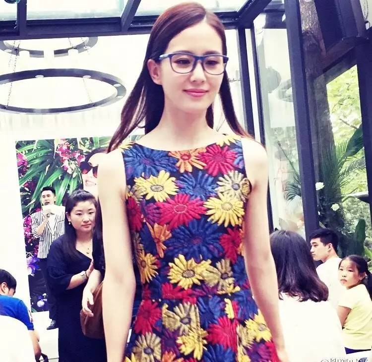 绉嶈崏澶嶅彜琛ｆ湇,鍒樿瘲璇梫intage鍐欑湡