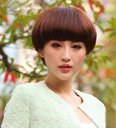 沙宣烫发女短发发型图片2015款,沙宣短发发型中年女