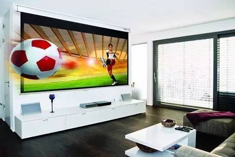 我和足球哪个分量更重？别闹了，当然是你重咯~