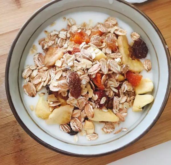 酸奶是疯了么、和谁都能有一腿、这么*交滥**真的好么？