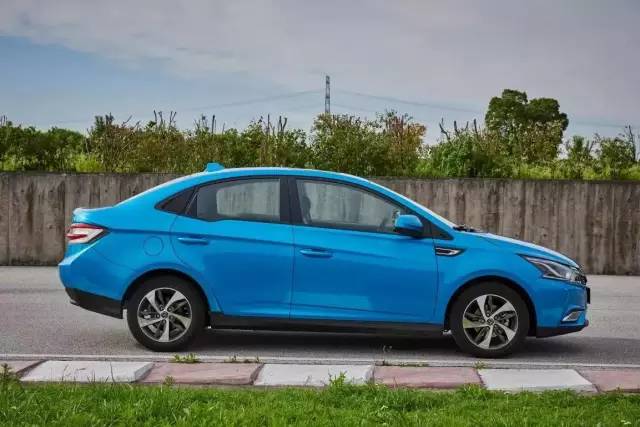 试驾纳智捷锐3：入门家轿？好用就是王道！