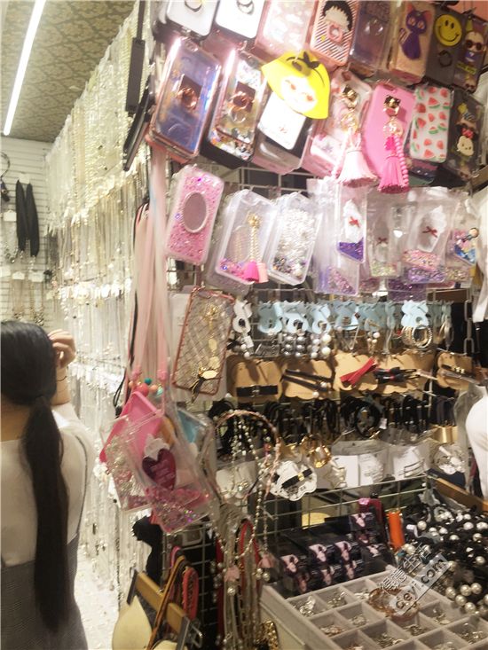 揭秘淘宝店铺和企业店铺,揭秘淘宝衣服进货渠道