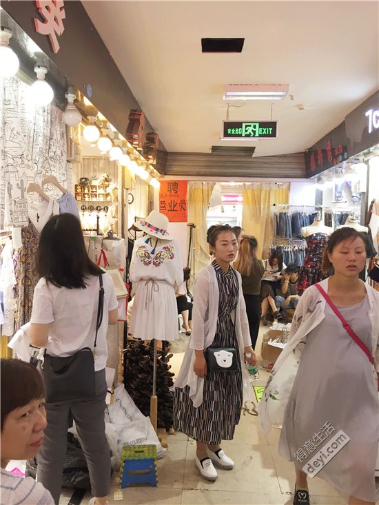 揭秘淘宝店铺和企业店铺,揭秘淘宝衣服进货渠道