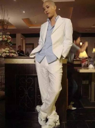 就算爱豆变光头，依旧是迷妹们最喜欢的一颗卤蛋。