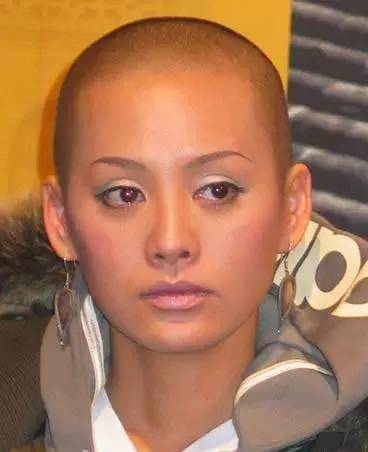 就算爱豆变光头，依旧是迷妹们最喜欢的一颗卤蛋。