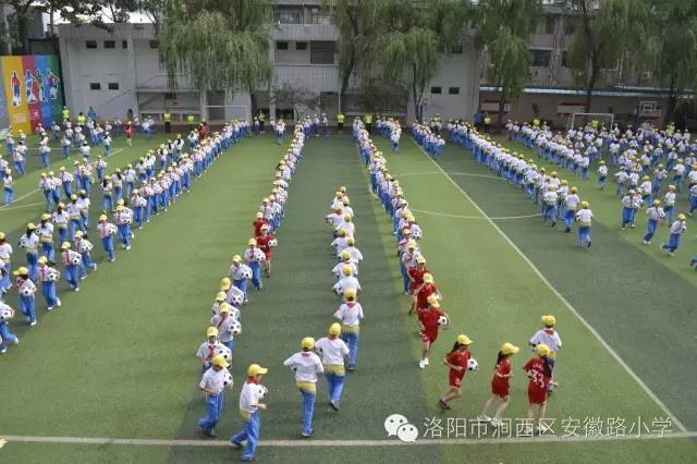 话涧西安徽路小学：阳光少年挥洒豪情驰骋球场秀出风采