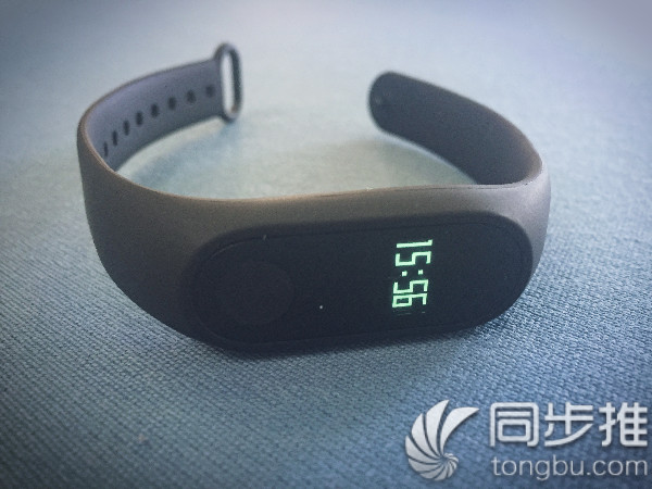 小米手环2充电震动怎么回事,小米手环2怎么连接苹果手机